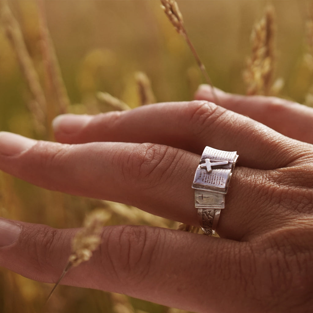 Keiko Bee Bible Ring