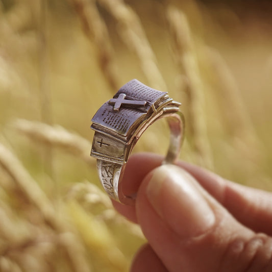 Keiko Bee Bible Ring