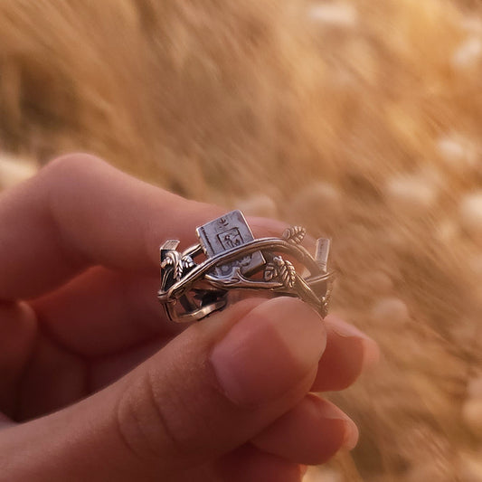 Keiko Bee Storyvine Ring