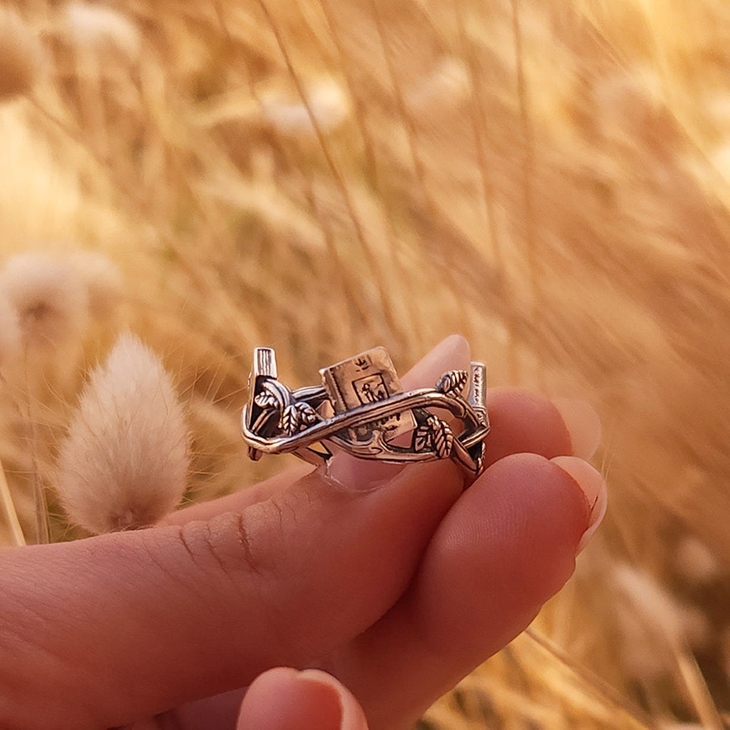 Keiko Bee Storyvine Ring