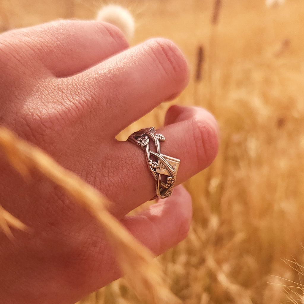 Keiko Bee Storyvine Ring