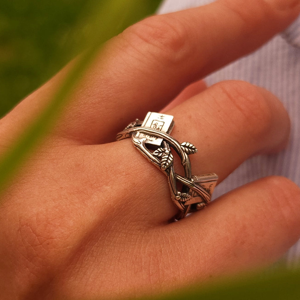 Keiko Bee Storyvine Ring