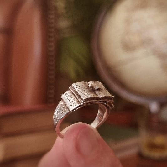 Keiko Bee Bookworm Ring