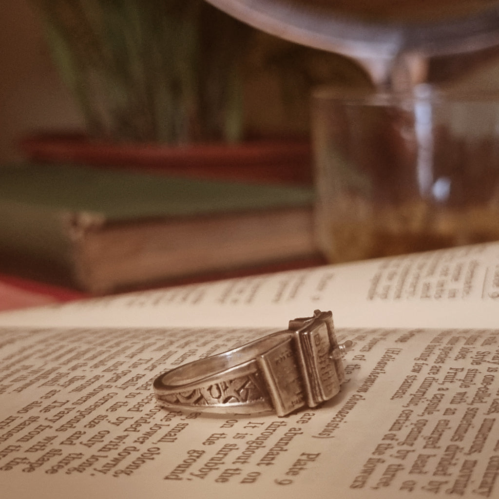 Keiko Bee Bookworm Ring