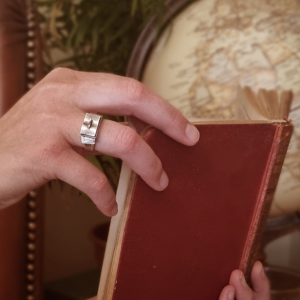 Keiko Bee Bookworm Ring