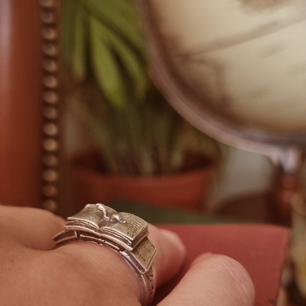 Keiko Bee Bookworm Ring