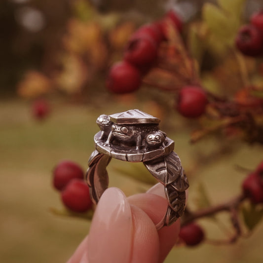 Keiko Bee Rain Frog Ring