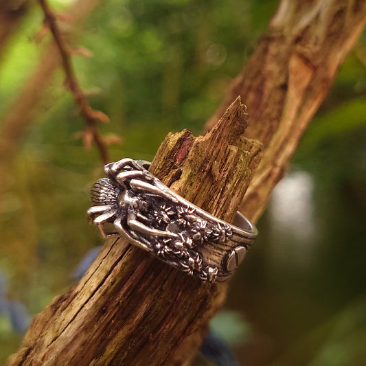 Keiko Bee Mother & Babies Spider Ring