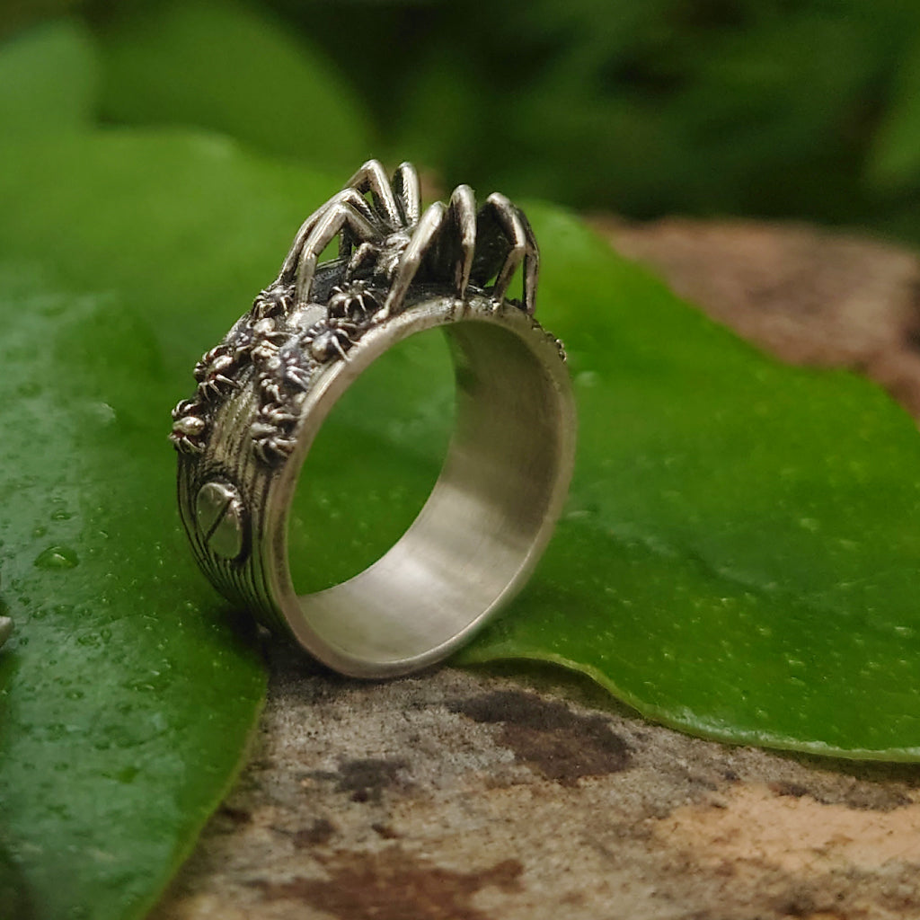 Keiko Bee Mother & Babies Spider Ring
